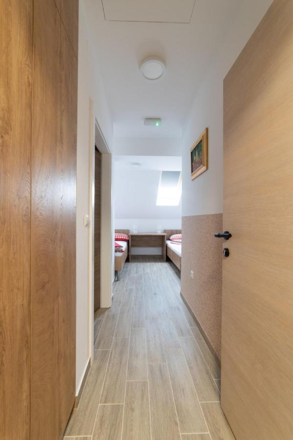 Apartmani Spoljar Zupanja Zewnętrze zdjęcie
